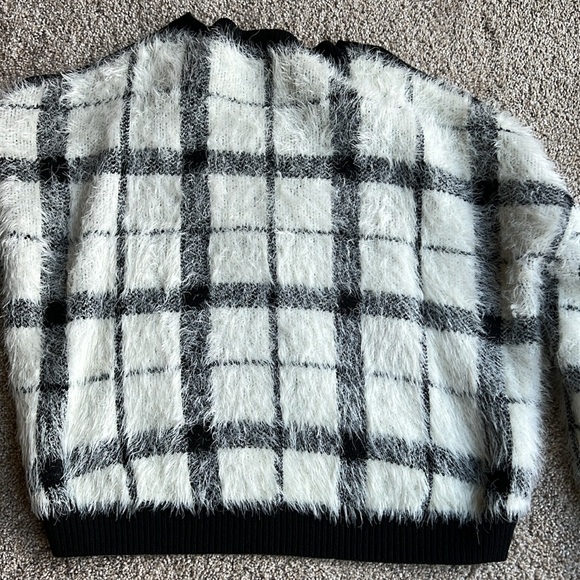 Express XS Cold Shoulder Sweater New without tags - Picture 7 of 8